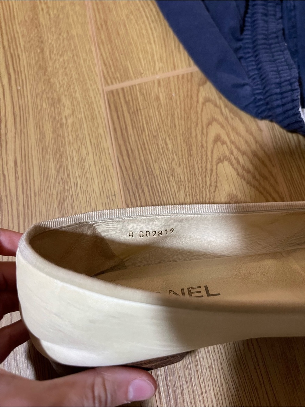 CHANEL Cream Leather Ballet Flats with Red Cap Toe - Picture 5 of 8